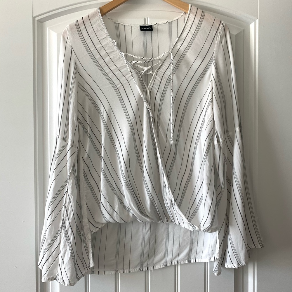 BELL SLEEVE twist front tunic ✨